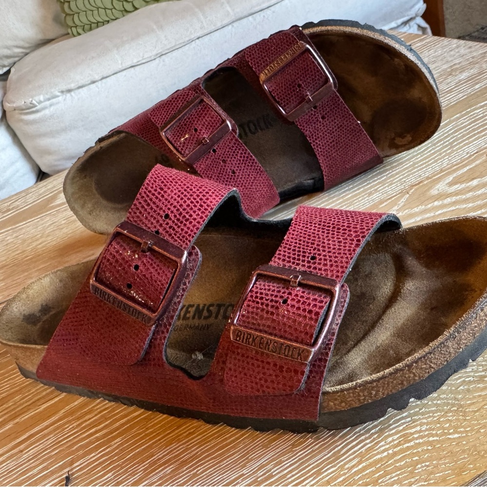 Birkenstock Arizona Maroon Two-Strap Sandals - size 40 - US women’s 9